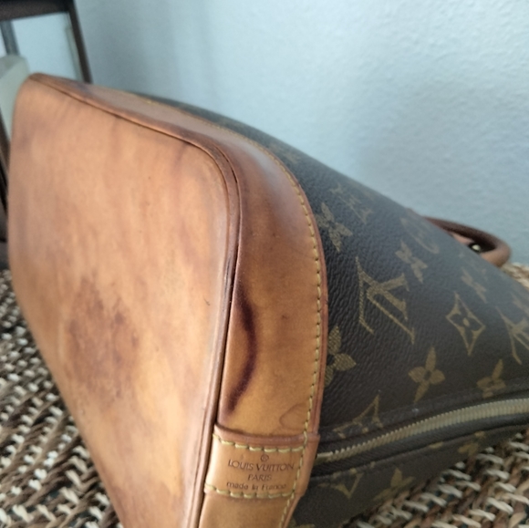 Louis Vuitton Alma PM ๐๐
- Picture 7 of 11